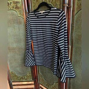 Women's Black and White Top